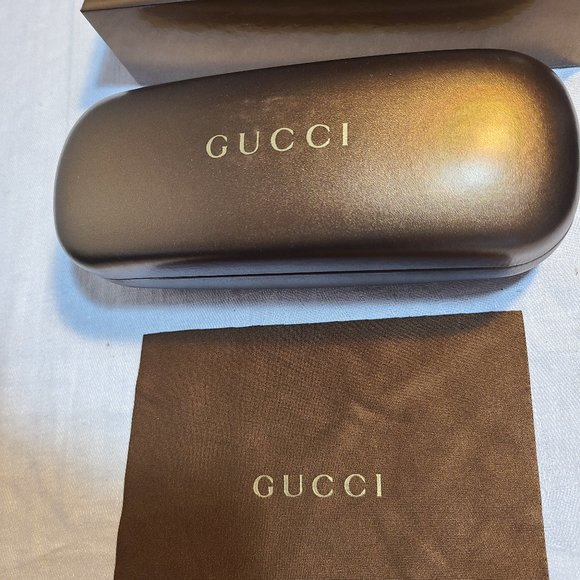 Authentic, new, Gucci glasses case with cloth - Picture 3 of 6